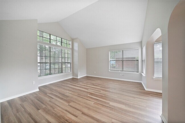 Building Photo - 2402 Brookdale Dr