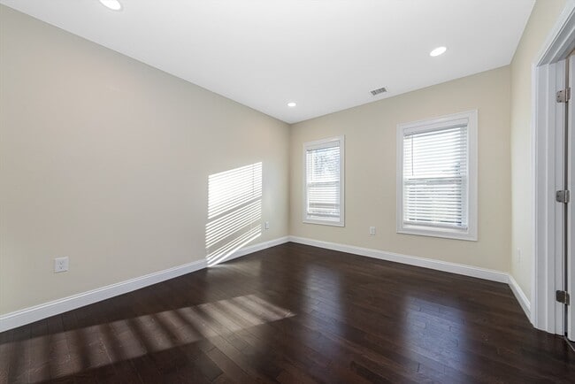 Building Photo - 62-64 Bradbury Ave