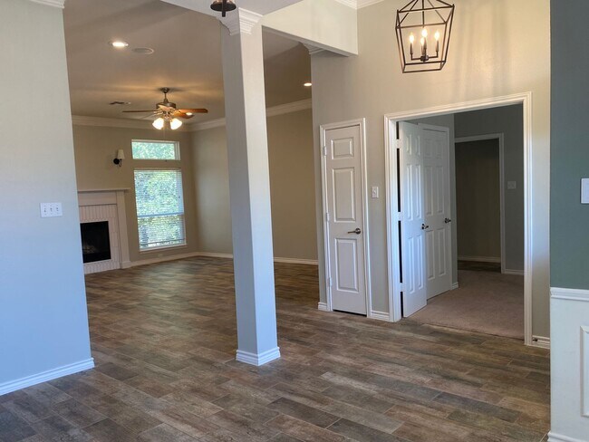 Building Photo - 4 BEDROOM IN RED ROCK, BELTON ISD