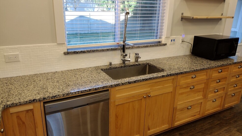 Kitchen - 3905 Almira Dr