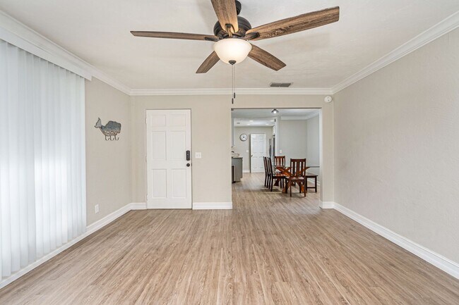 Building Photo - Port Orange 3 bed, 1.5 bath home directly ...