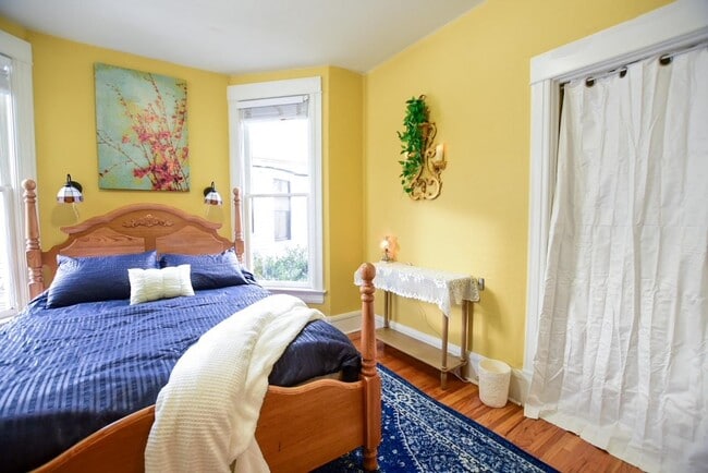 Building Photo - 1316 W Dean Ave