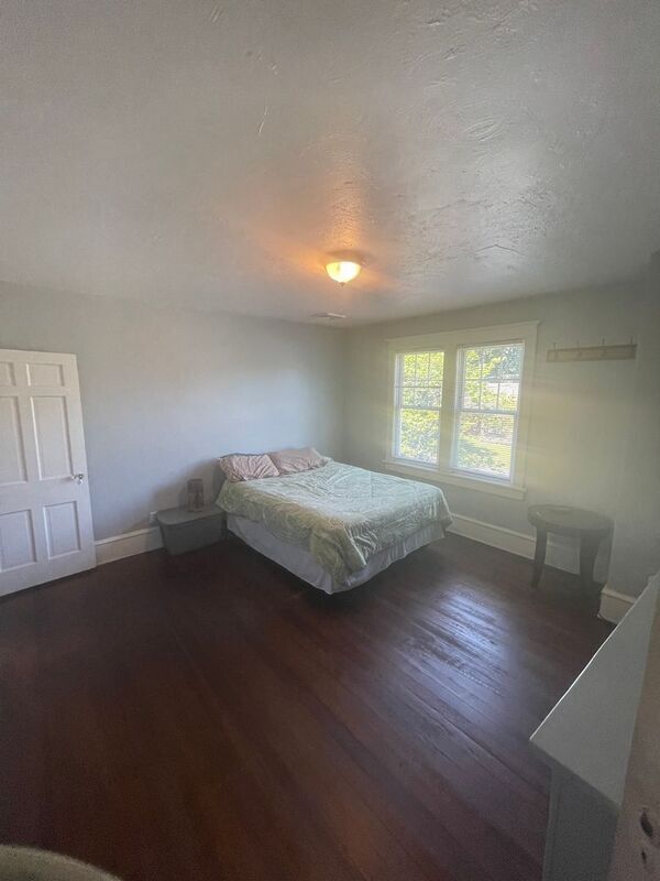 Building Photo - 528 Lindbergh Ave