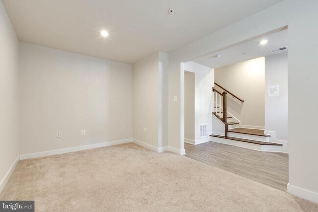 Building Photo - 149 Lyons Crk Dr