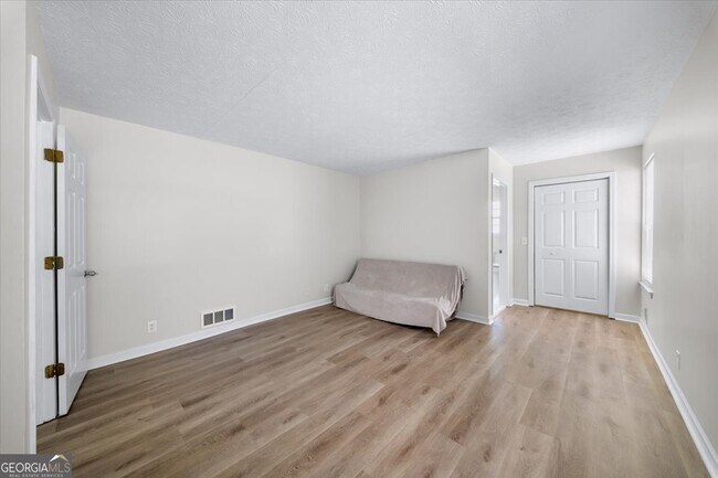 Building Photo - 103 Farmington Dr