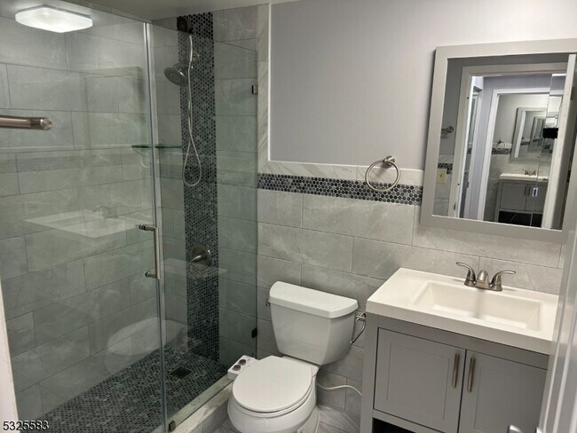 Building Photo - 300 Main St