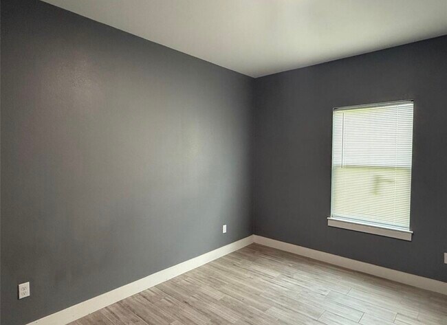 Building Photo - 9815 Garcroft St