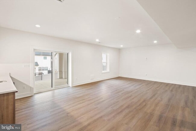 Building Photo - 849 N Manchester St