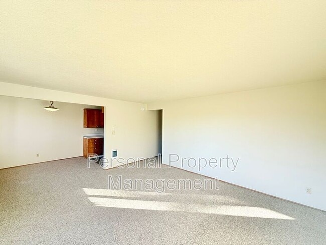 Building Photo - 702 Garrison Terrace