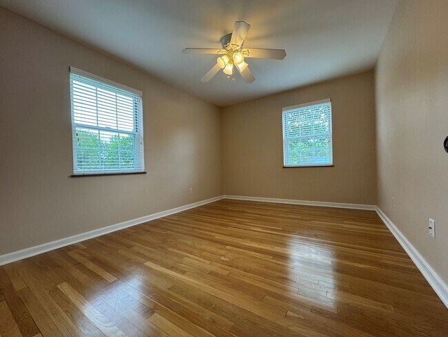 Building Photo - Sasso Banados Properties 802 Kenwick