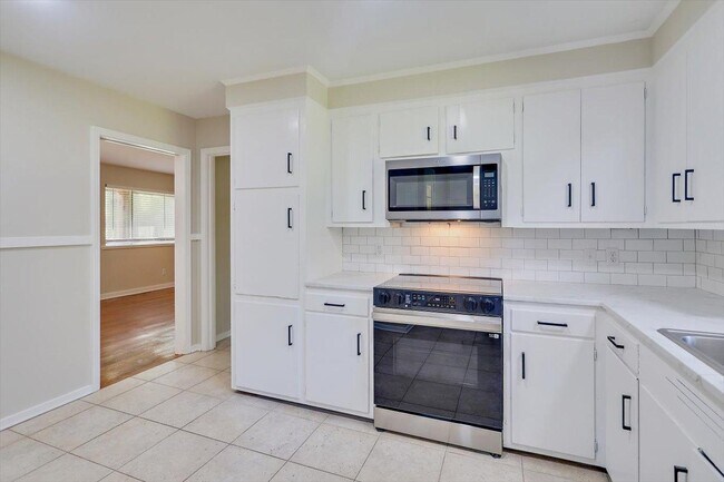 Building Photo - 111 Chiswick Cir