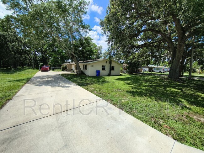 Building Photo - 561 Laura Ln