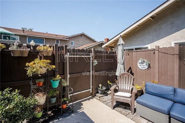 Building Photo - 196 Whitney Ave