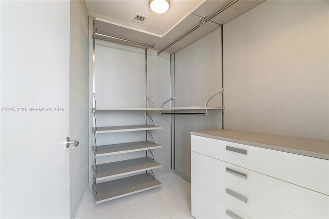 Building Photo - 18555 Collins Ave
