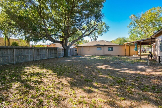 Building Photo - 2118 Thonig Rd