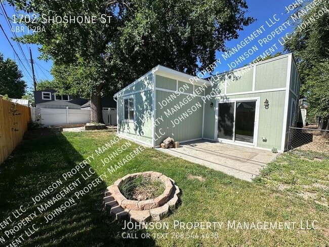 Building Photo - 1702 Shoshone St