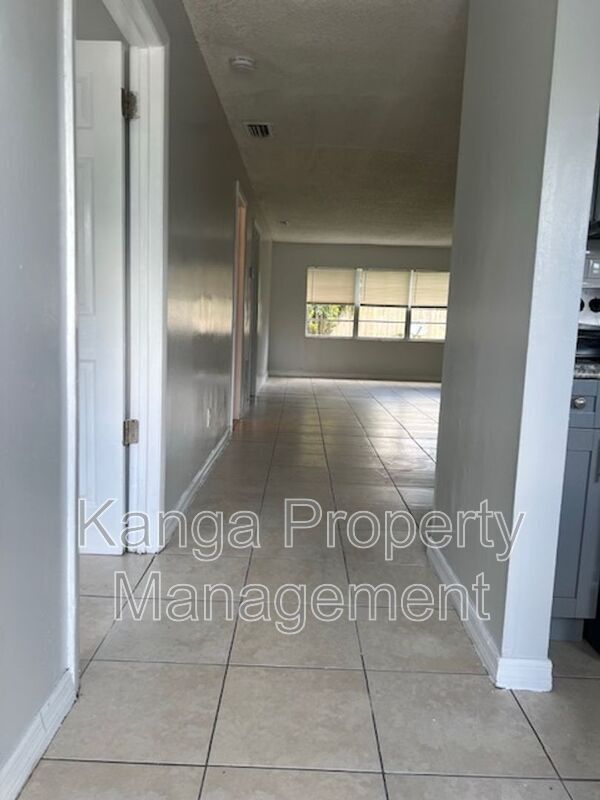 Building Photo - 3206 Louisiana Ave