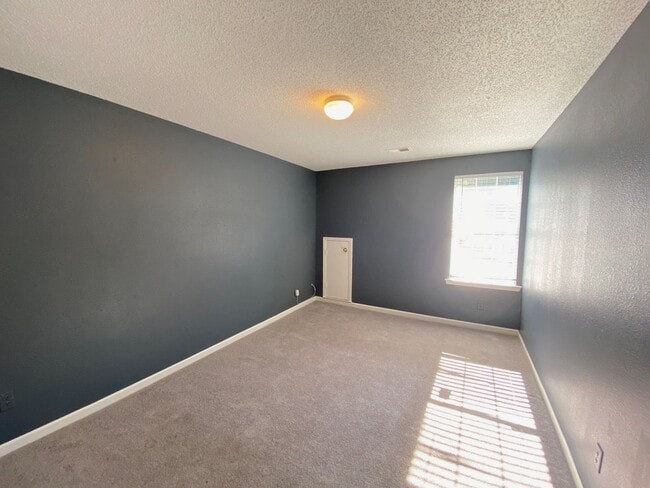 Building Photo - 4858 Royal Run Dr