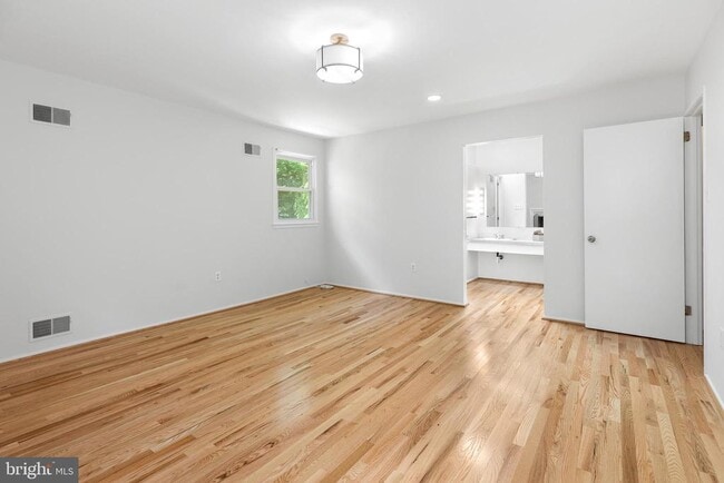 Building Photo - 1222 Noyes Dr