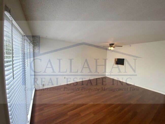 Building Photo - Mid Town 1 Bedroom