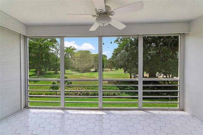 Building Photo - 605 Oaks Dr
