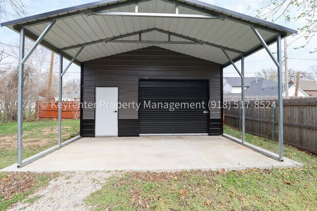 Building Photo - LOCATION LOCATION LOCATION!! Brookside Gem Available Immediately!