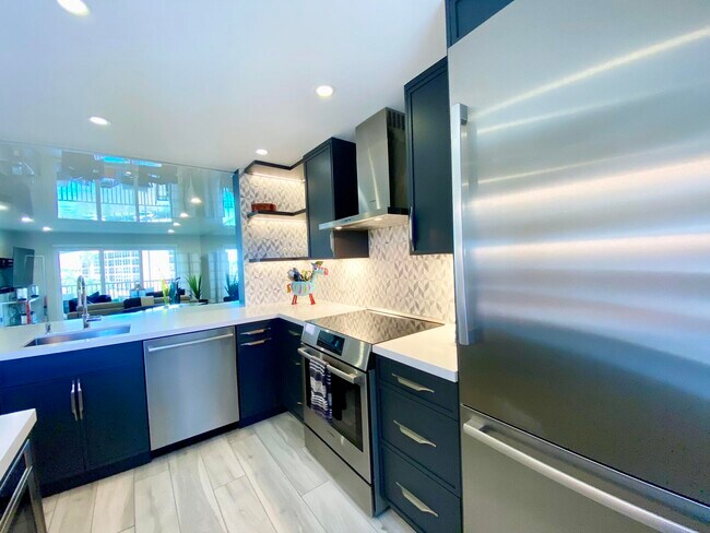 Building Photo - 2871 N Ocean Blvd
