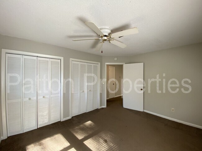 Building Photo - West Columbia Home