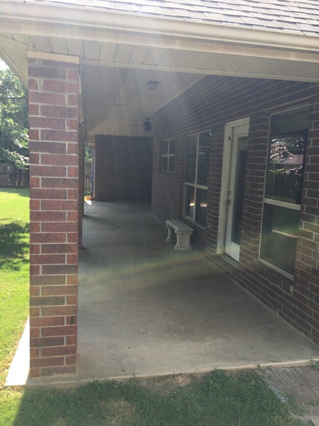 Building Photo - 4109 W Stoney Bend Dr