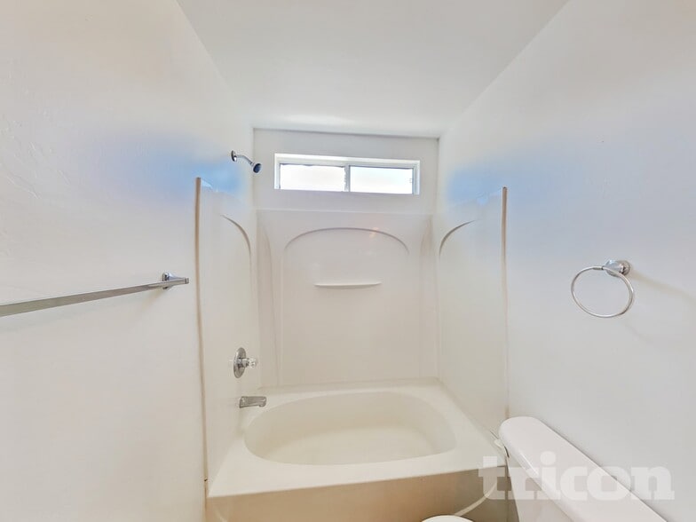 Building Photo - 3921 W Irwin Ave