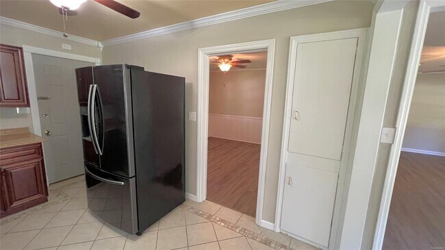 Building Photo - 804 Hillman St