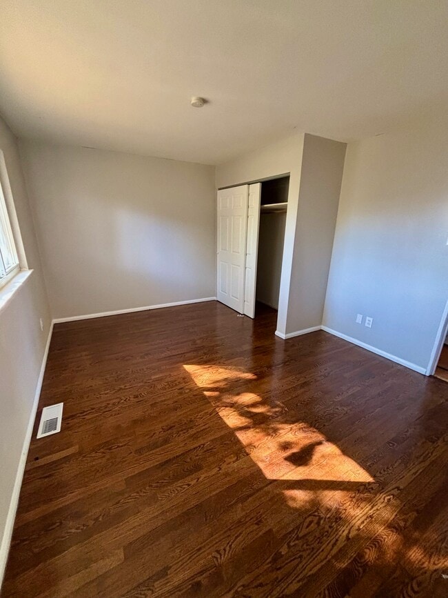 Building Photo - 710 Loyola Dr