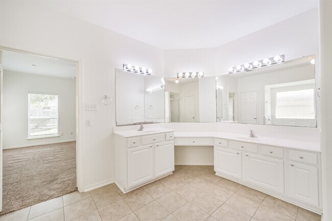 Building Photo - 315 Willow Pointe Dr