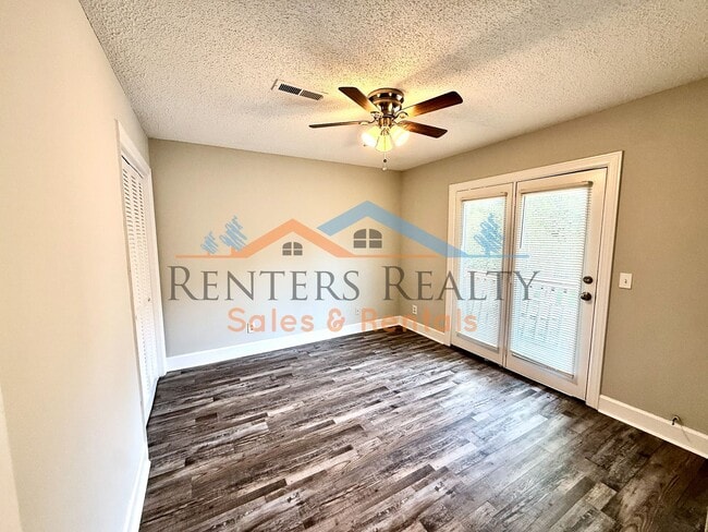Building Photo - Beautifully Updated Condo Available Now!