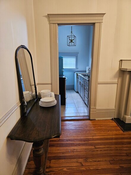 Building Photo - 1012 Love Ave