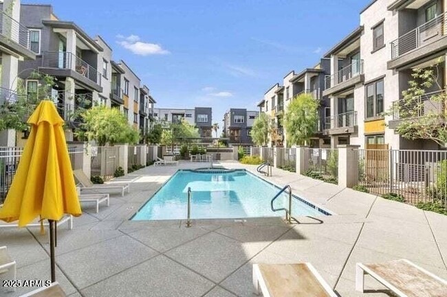 Building Photo - 2090 S Dorsey Ln