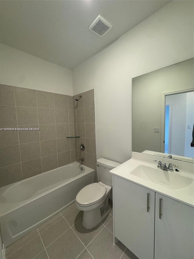 Building Photo - 2771 SE 25th Ave