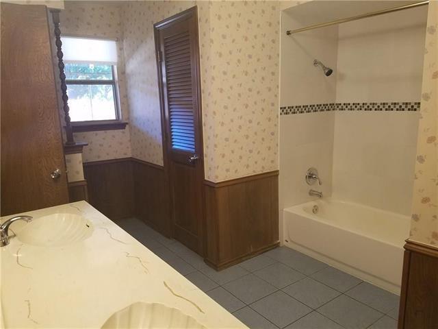 Building Photo - 2033 Westridge Dr