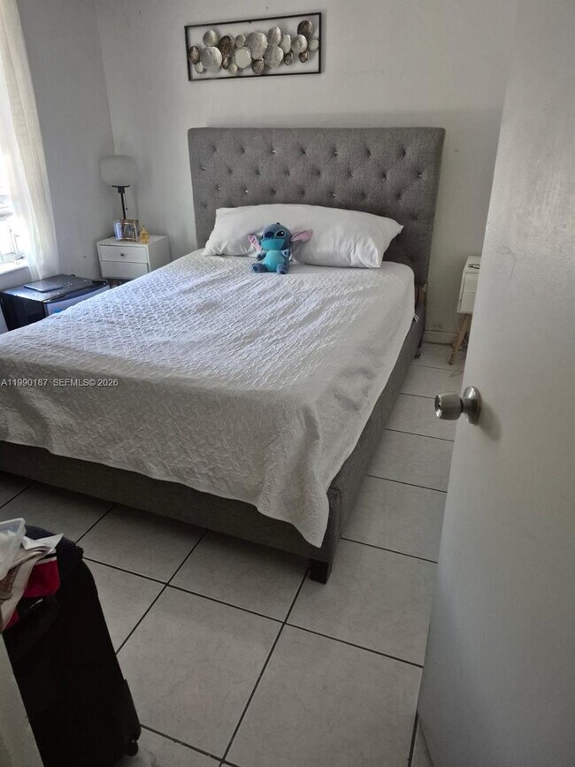 Building Photo - 11 SW 32nd Ave