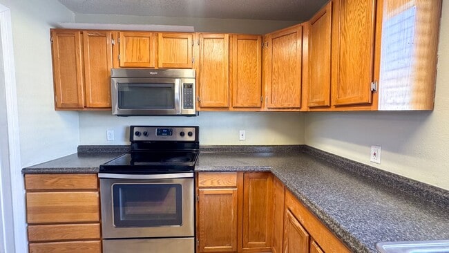 Building Photo - 3-Bed, 2-Bath Single Story Home with Big Y...