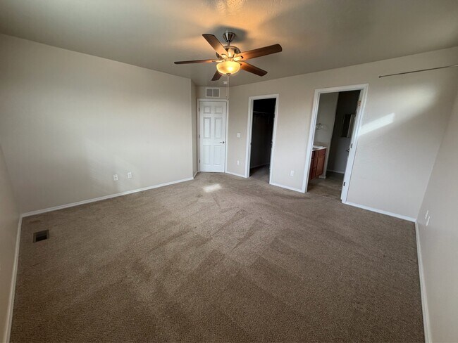 Building Photo - 108 NE Malad Ct