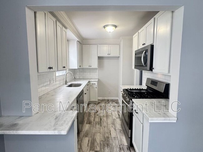 Building Photo - 3565 Phillips Ave