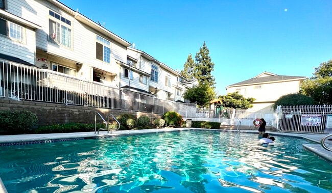 Building Photo - 11150 Glenoaks Blvd