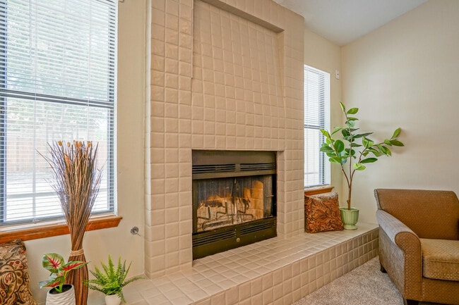 Building Photo - 5609 Wingate Ave NW