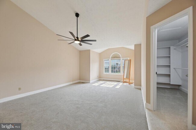 Building Photo - 2042 Clarkson Dr