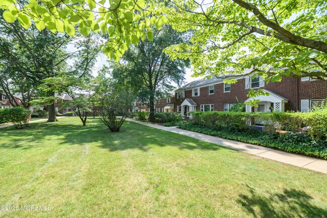 Building Photo - 158 Manor Dr