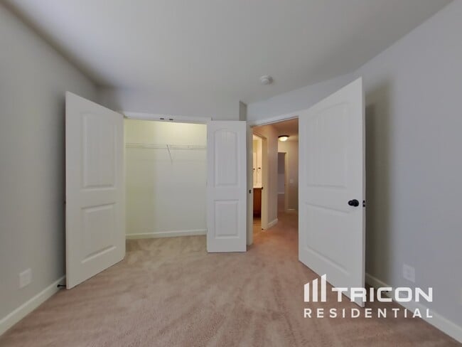 Building Photo - 3125 Hidden Creek Dr