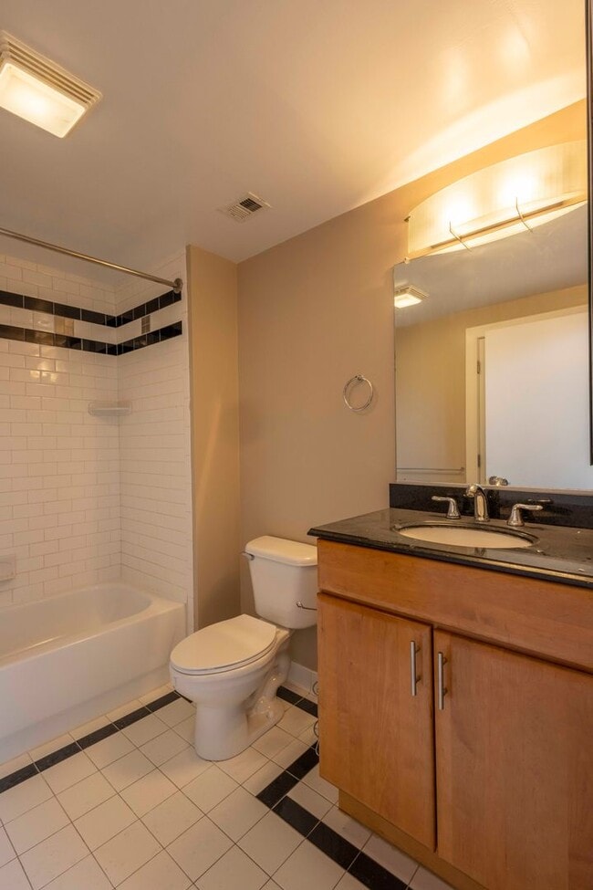 Building Photo - Cozy 1Bed/1Bath with Loft in Downtown Balt...