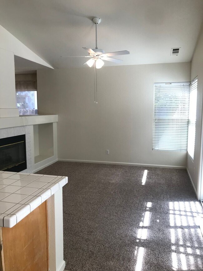 Building Photo - Spacious and Bright 3bed/2 bath Home in Davis