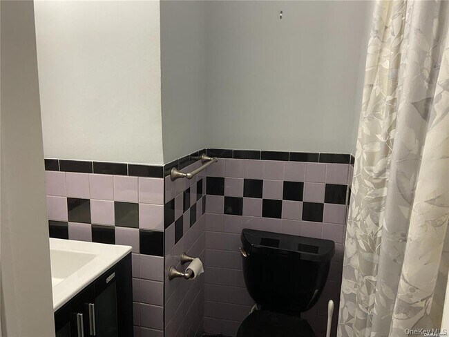 Building Photo - 541 E Park Ave